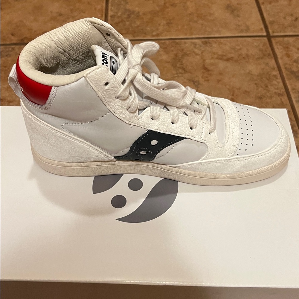 Saucony Originals Jazz Court High - White and Navy
Unisex Men’s 7 Women’s 8.5 - Picture 5 of 7